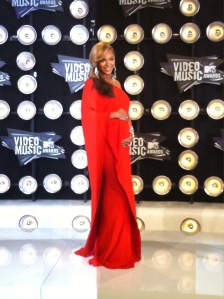 Beyonce y su embarazo. (Foto por MTV.COM)