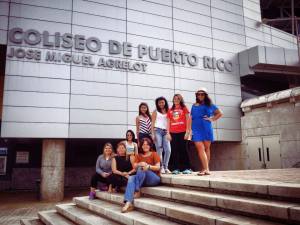 Las fans de Justin Bieber tienen planes de quedarse hasta el día siguiente para ser de las primeras en adquirir sus boletos para el concierto a realizarse el 19 de octubre.  (FOTO TOMADA DEL FACEBOOK OFICIAL DEL COLISEO DE PUERTO RICO JOSE MIGUEL AGRELOT)