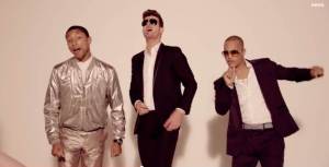 Captura de pantalla del vídeo musical por  Robin Thicke  Blurred Lines. (C) 2013 Star Trak, LLC