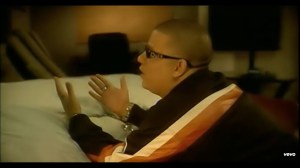 Screenshot/Captura de Pantalla Music del video by Hector El Father performing Si Me Tocaras. (C) 2008 Machete Music / VI Music