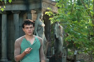 ALDEN EHRENREICH as Ethan Wate in Alcon Entertainment's supernatural love story BEAUTIFUL CREATURES, a Warner Bros. Pictures release. (Alden Caleb Ehrenreich como Ethan Wate en el filme de Warner Bros Pictures, Beautiful Creatures)