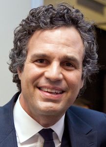 Mark Ruffalo  es un actor de cine, productor, escritor y cineasta estadounidense. Cuenta con tres nominaciones al Premio Óscar. Es conocido actualmente por interpretar a Bruce Banner (Hulk) en el Universo cinematográfico de Marvel. 