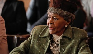 la actriz Cicely Tyson en su rol en la serie How to Get Away with Murder. la actriz falleció el 28 de enero de 2021. 