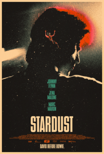 El cartel (poster) promocional de STARDUST (2020) película sobre David Bowie
